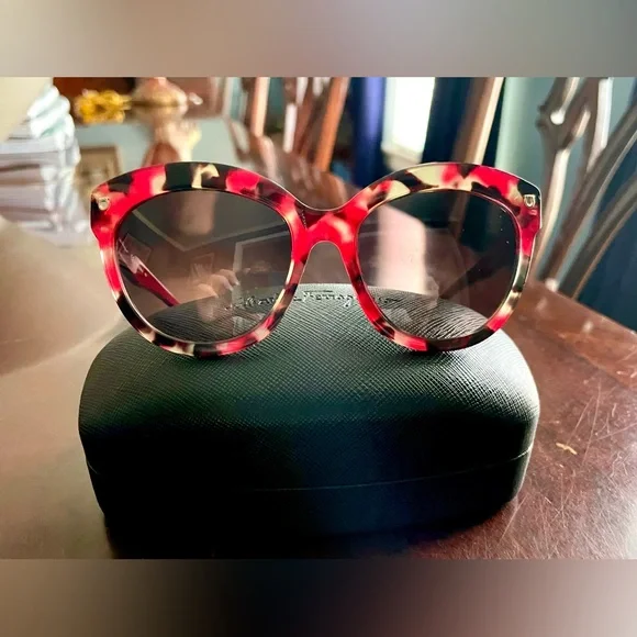 Salvatore Ferragamo Red/Black/Gold Tortoiseshell oversized Sunglasses - Picture 11 of 15